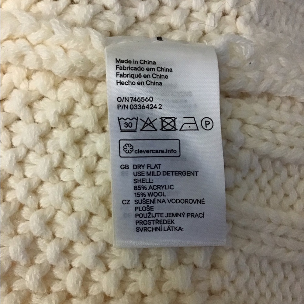 H&M Sweater - Picture 6 of 6